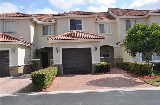 1st image of 4847 NW 116th Ave