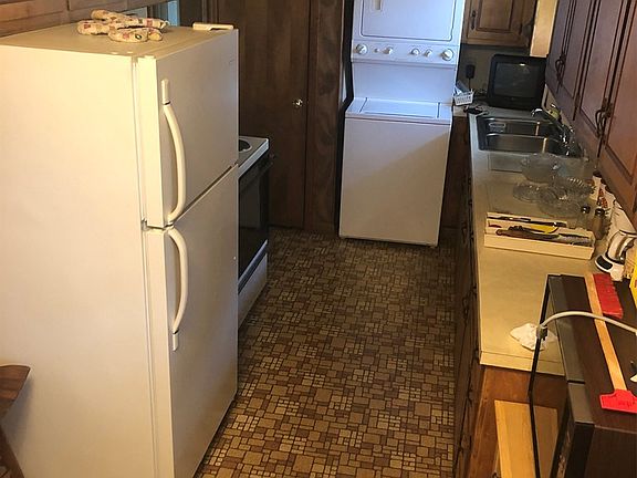 3rd image of 620 Oakland Dr