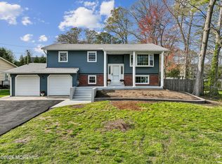 886 Raleigh Dr, Toms River, NJ 08753