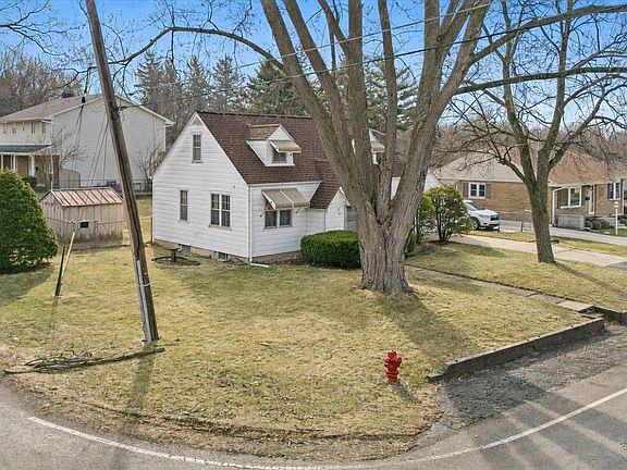 3rd image of 3 S South Elgin Blvd