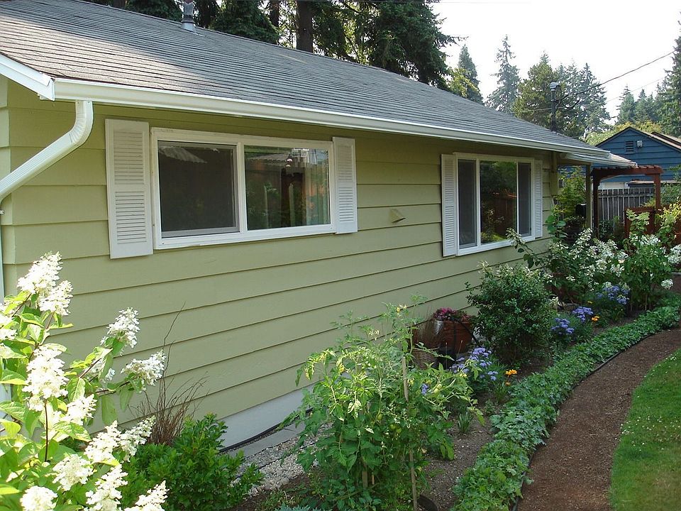 Manicured & Remodeled Rambler with Privacy