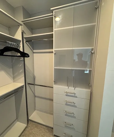 Master Walk-In