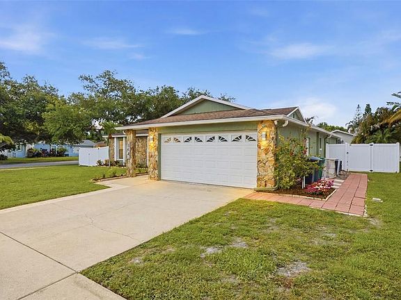 5th image of 102 Peacock Cir