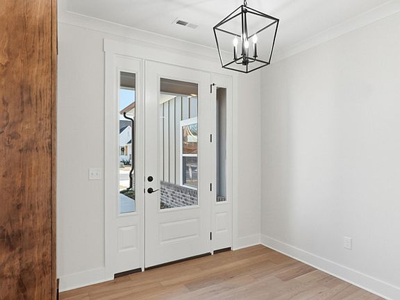 3rd image of 125 Arthur Ln NW