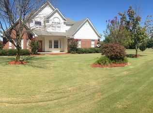 72 Ridgeway Ln, Millington, TN 38053