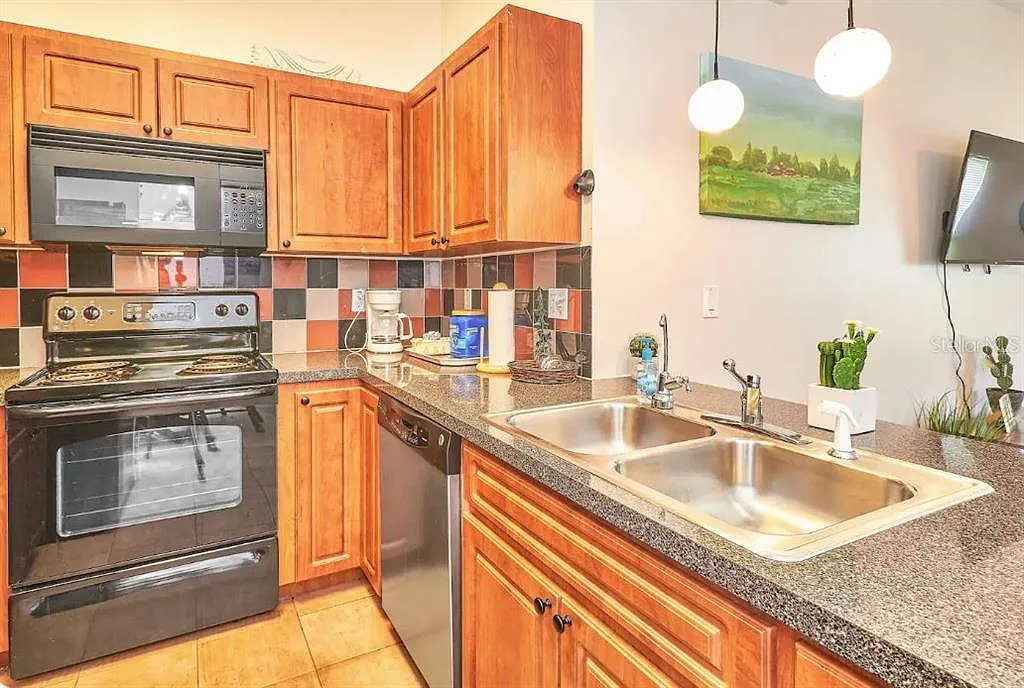 4 bed, 2.5 bath, 1755 sqft, $2,900 — Photo 4