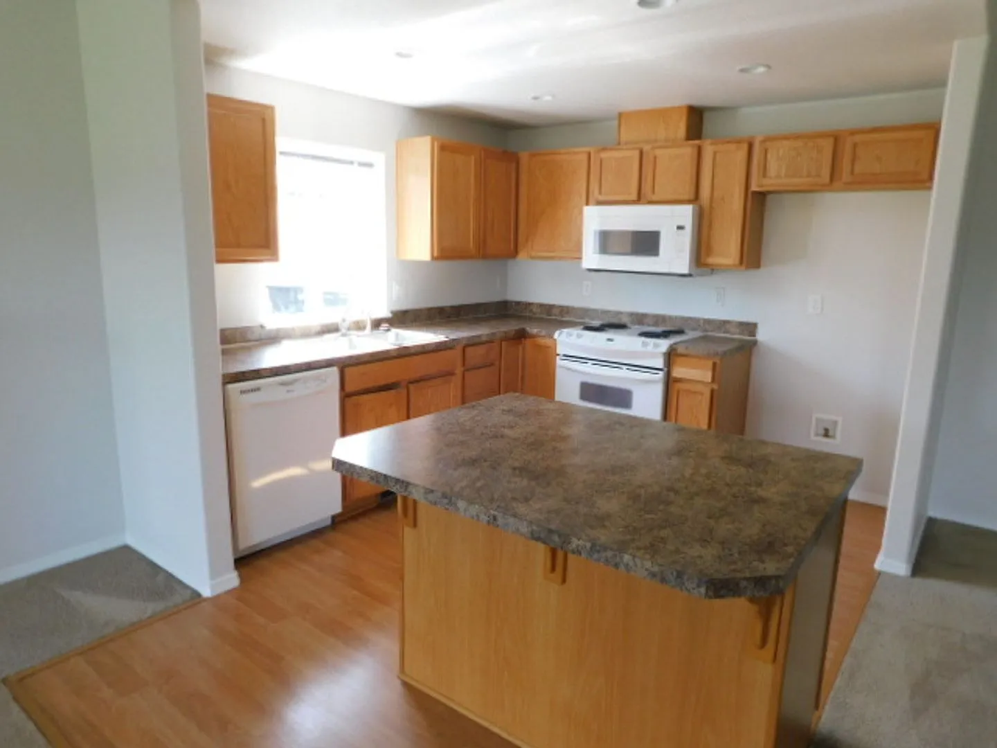 3Bd/2Ba Single Story Home - Available to View! — Photo 2
