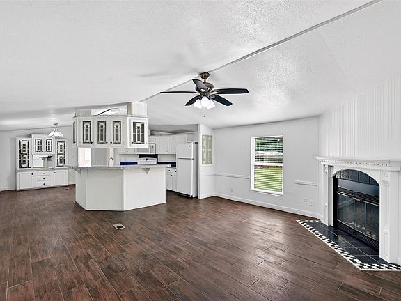 2nd image of 21069 Lyndall Ln