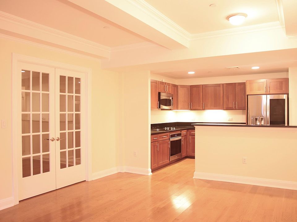 1st image of 225 Stanley Ave #121
