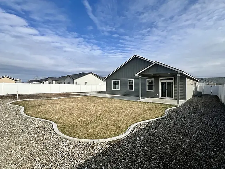 2395 Chelan St — Photo 7