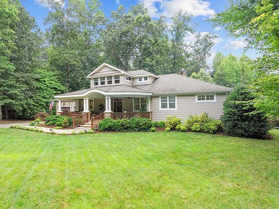 5th image of 216 Woodlawn Dr