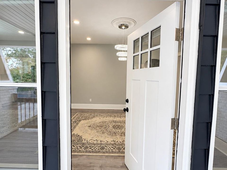13th image of 14632 Oldham St