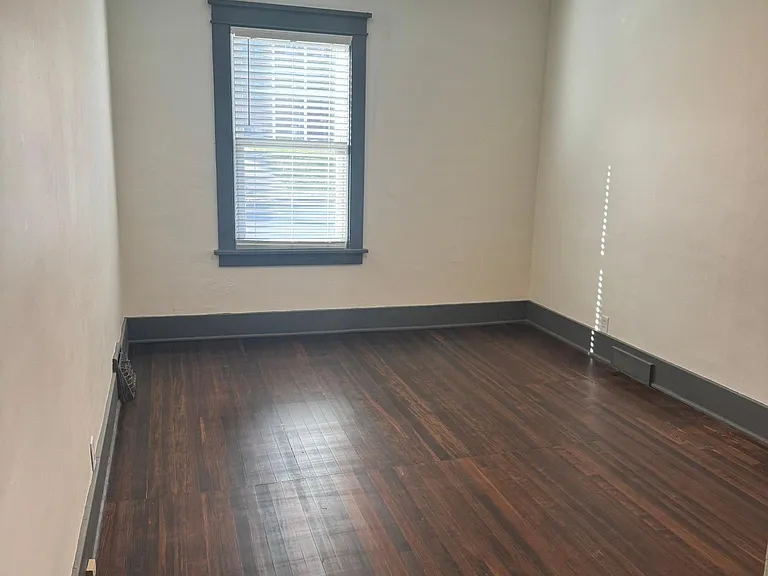 521 S 35th St — Photo 11