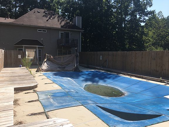 3rd image of 140 Oakwood Trl