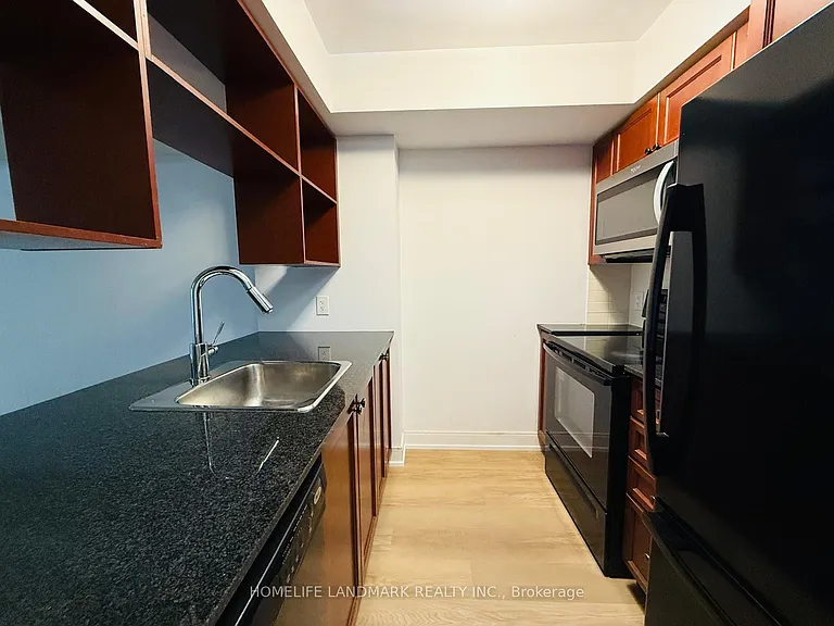135 Village Green Sq #2419 — Photo 2