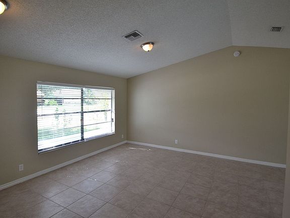 3rd image of 172 Parkwood Dr