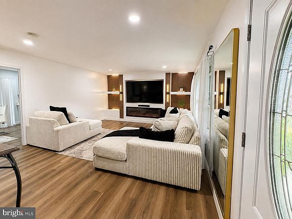 3rd image of 84 Gaffney Ln