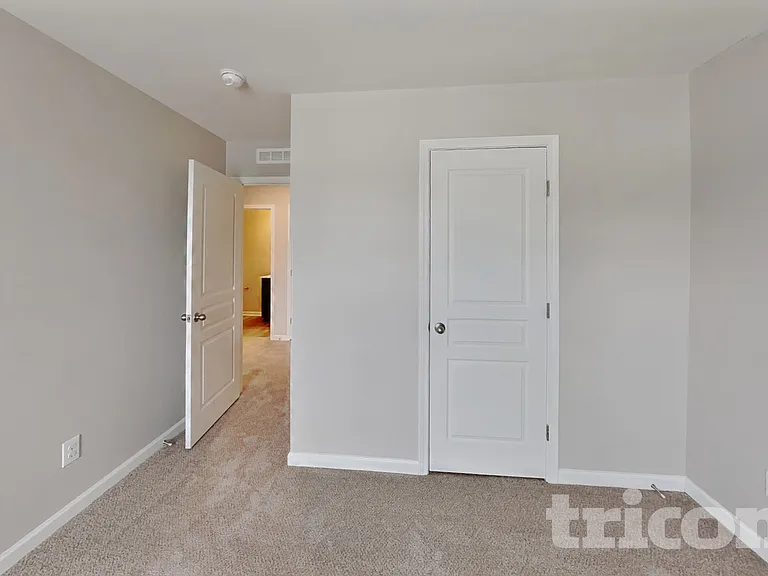 923 Avondale Dr — Photo 9