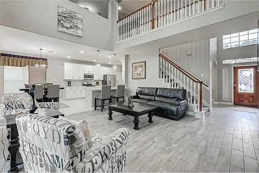 4 bed, 2.5 bath, 2952 sqft, $5,600 — Photo 3