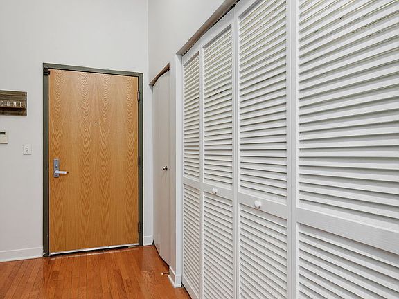 3rd image of 1 S Leavitt St Unit 212