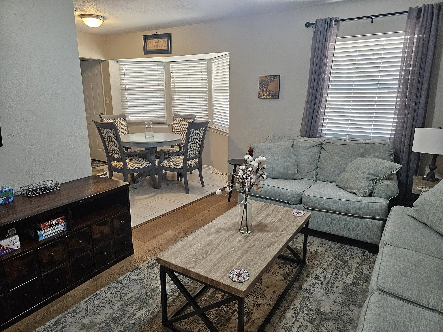 HomeAway Texas Rose 4 bed 1.5 bath — Photo 2