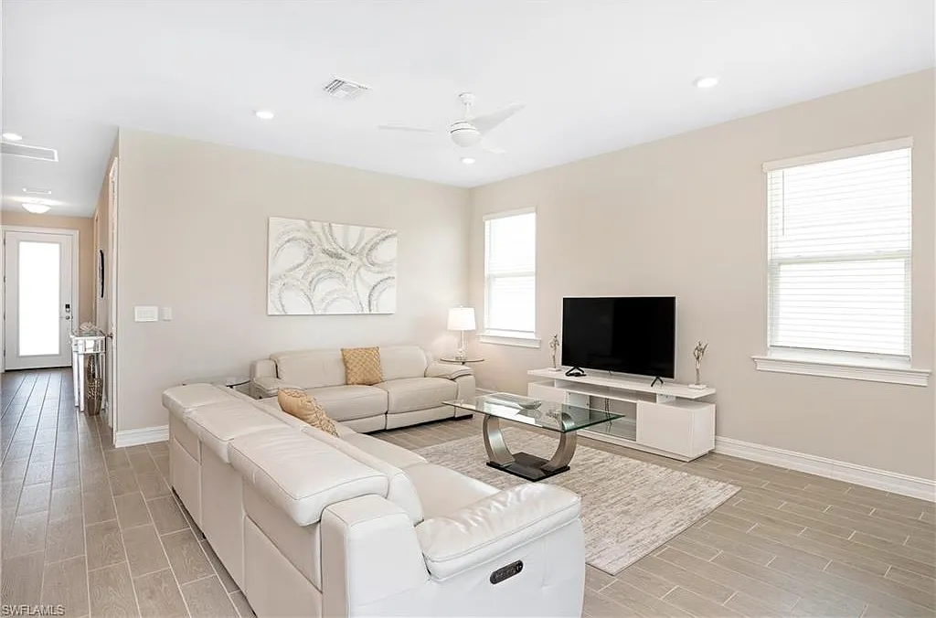 2 bed, 2.0 bath, 1819 sqft, $8,000 — Photo 2