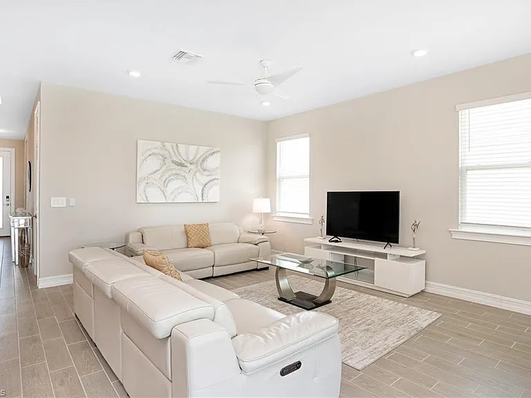 14541 Stern Way — Photo 2
