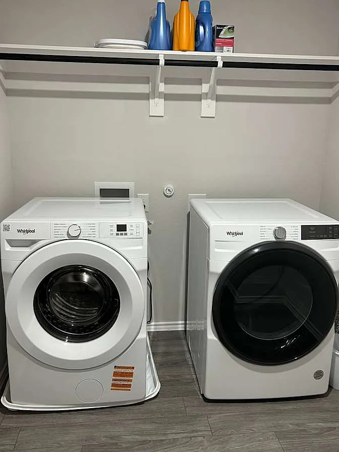5 bed, 3400 sqft, $900 — Photo 4