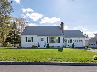 8 Turner Ave, Trumbull, CT 06611
