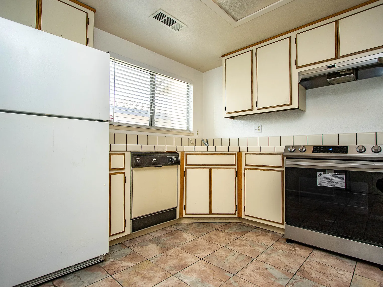 2 bed, 2.5 bath, 1368 sqft, $1,950 — Photo 4