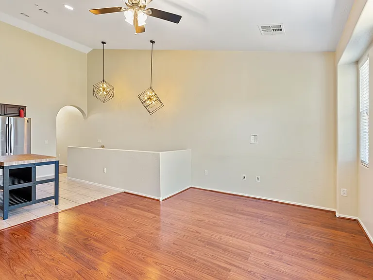2256 E Huntington Dr — Photo 12