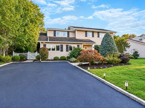 26 Glen Lane, Kings Park, NY 11754