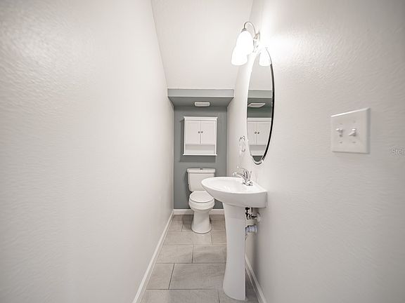 4th image of 900 Lakefront Village Dr