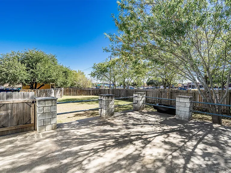 2106 Lamplight Village Cir #A — Photo 18