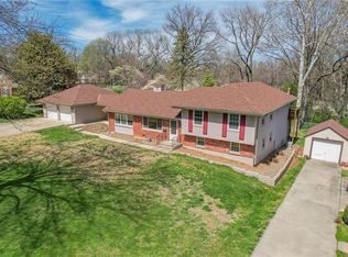 724 E Manor Rd, Independence, MO 64055
