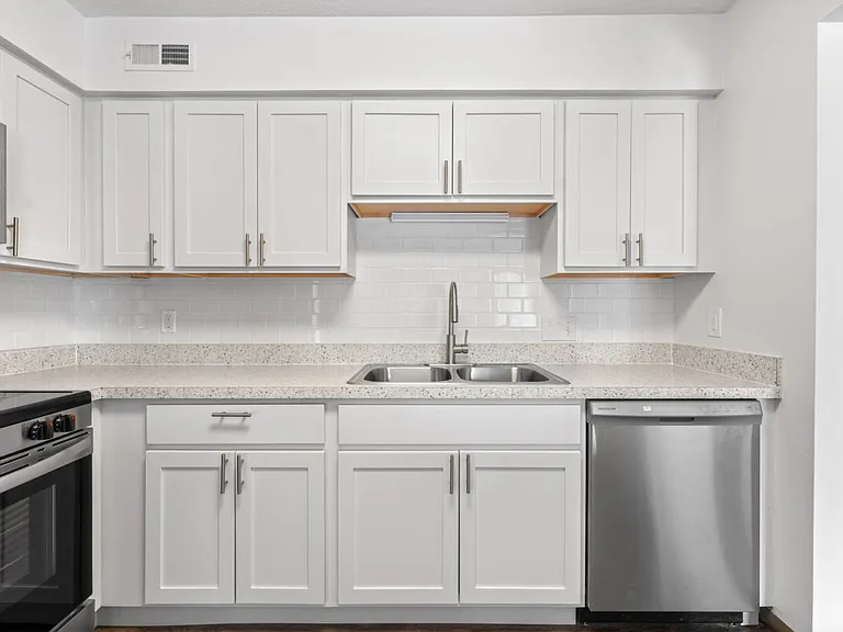 Pheasant Run Apartments — Photo 9