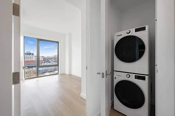 Laundry, photo 1