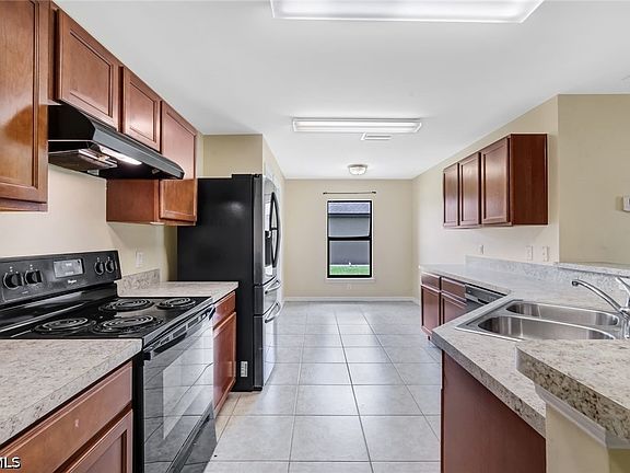 5th image of 443 Shadow Lakes Dr