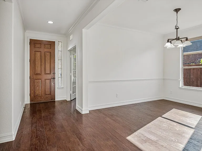 1037 Everglades Dr — Photo 2