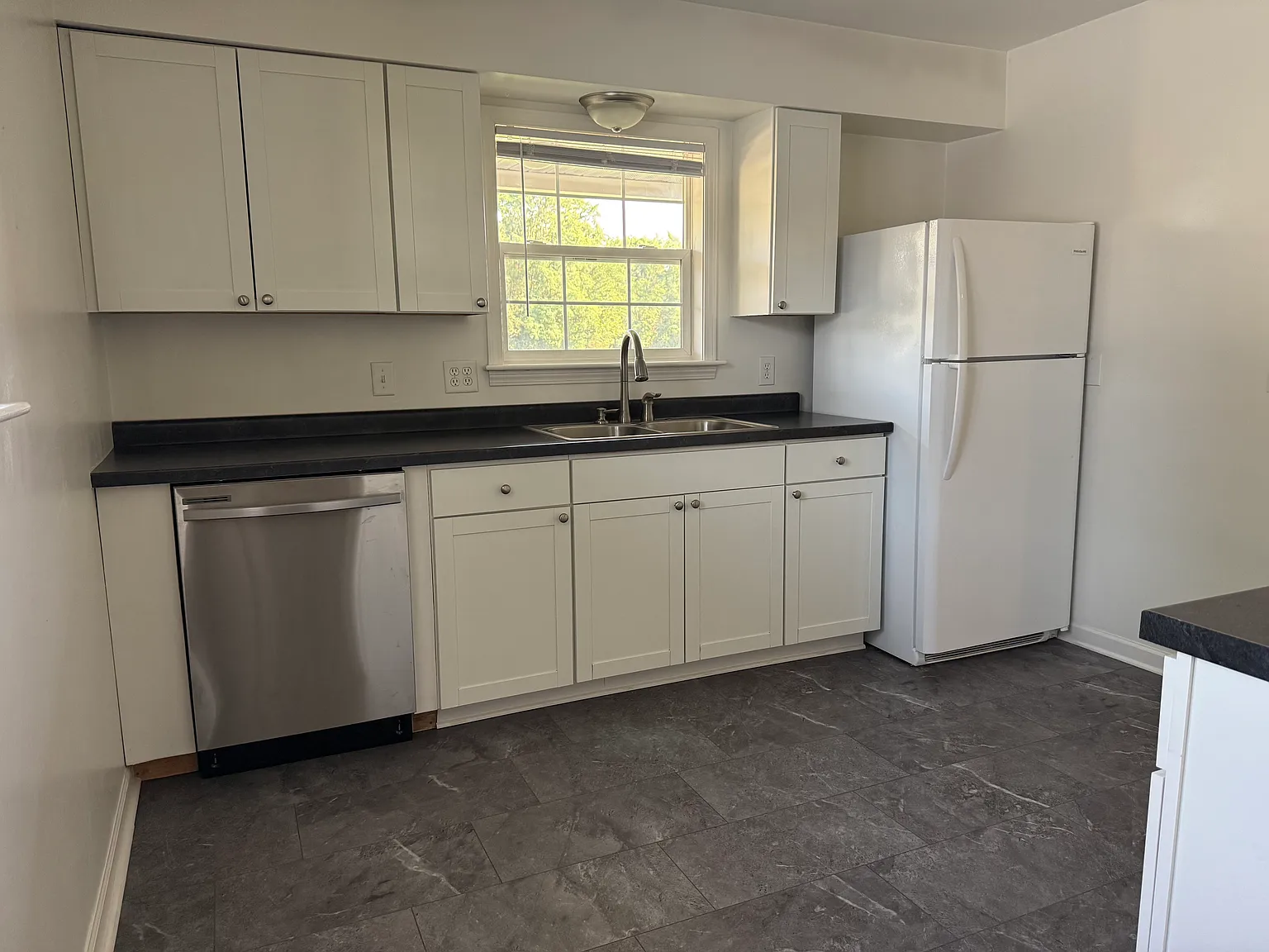 3740 Diane Ln — Photo 2