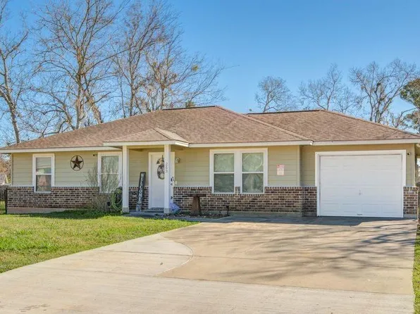 253 Briarcreek St, Clute, TX 77531