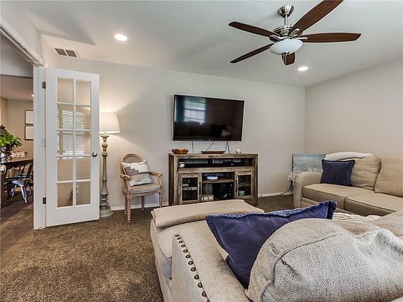 5th image of 3121 Chaucer Dr