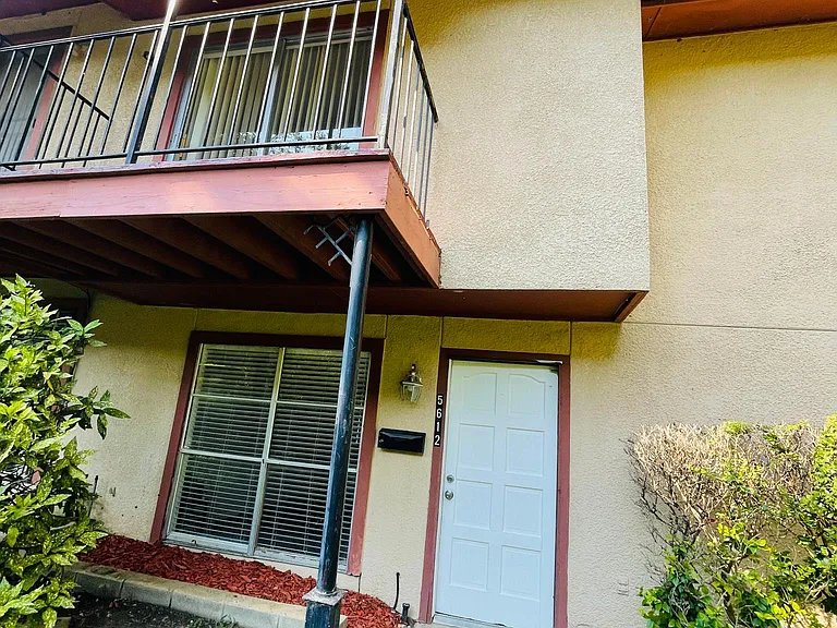 5612 Marina Dr — Photo 2