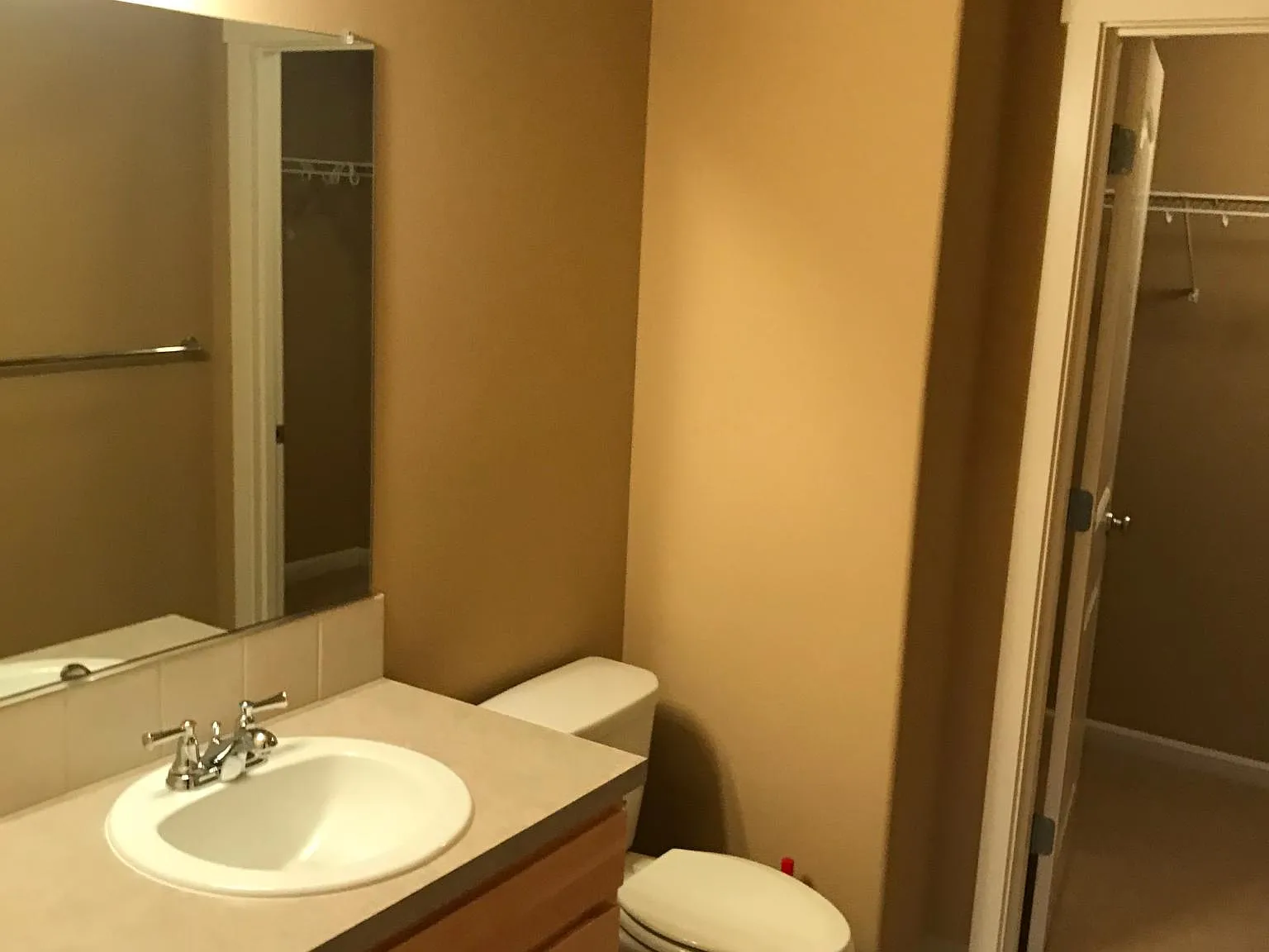 2 bed, 2.5 bath, 1662 sqft, $2,200 — Photo 2