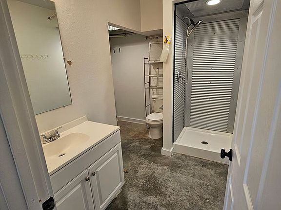 5th image of 2154 Burnstead Dr APT 4
