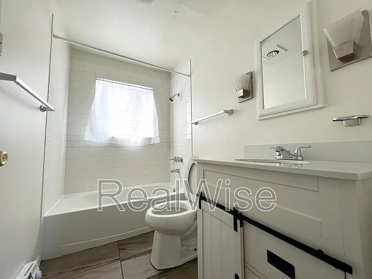213 NE 7th St — Photo 17