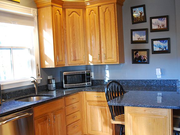 Eat in kitchen w/view pond
