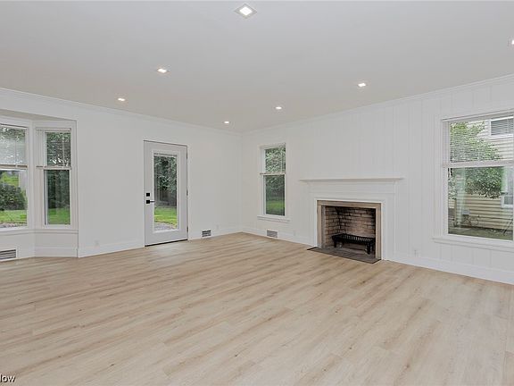 3rd image of 2235 S Belvoir Blvd