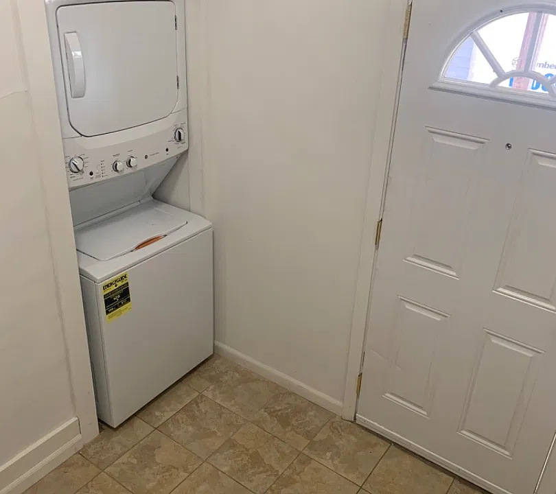 709 Hutchins Ave #1/2