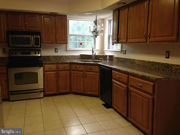 4th image of 2 Glendale Dr